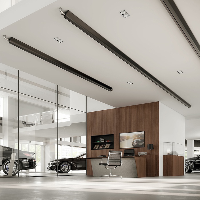 Wodne promienniki sufitowe Cross Wodne promienniki sufitowe Cross w salonie samochodowym