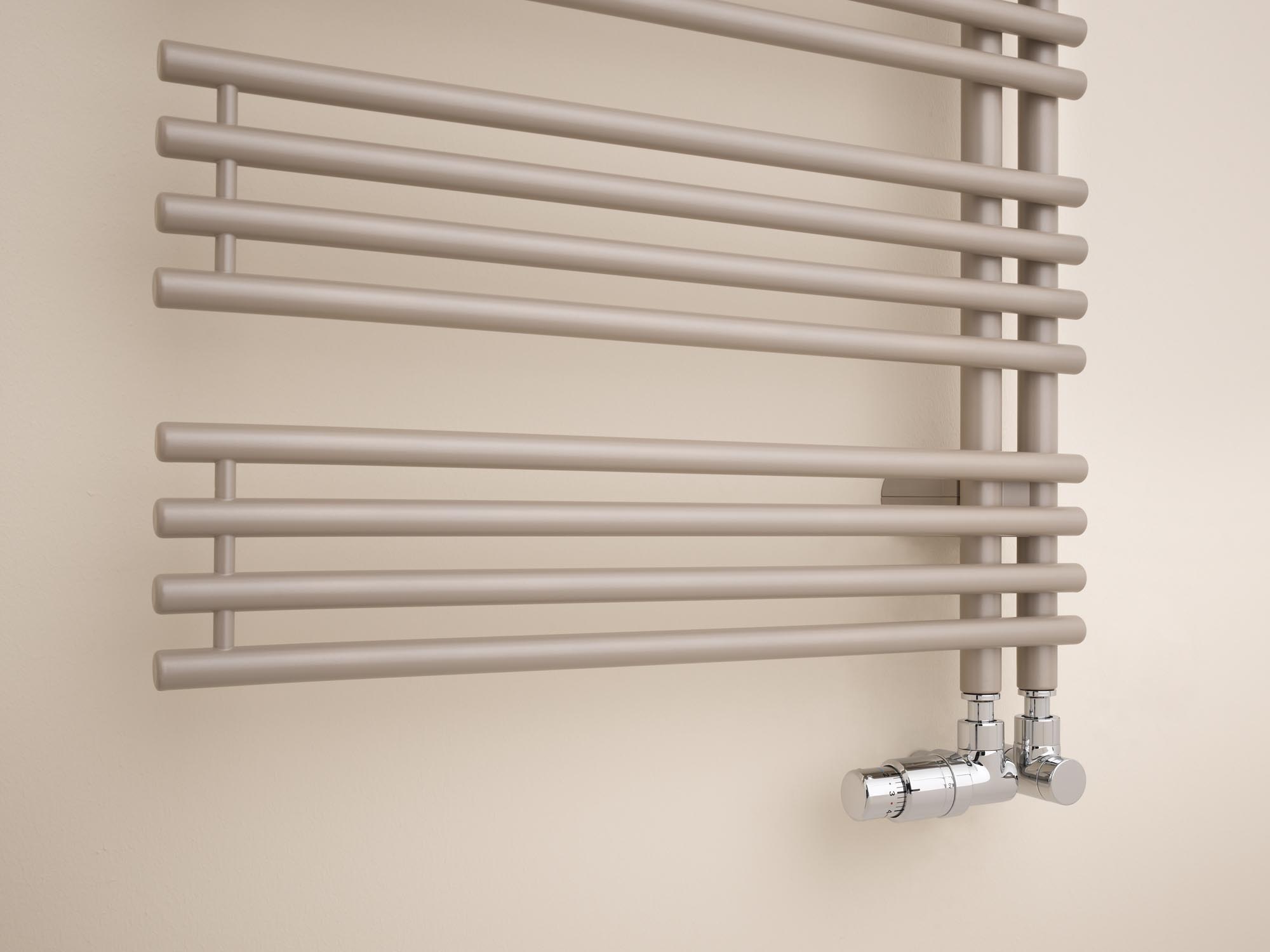 Kermi Diveo design and bathroom radiators with a 50 mm centre connection or side connection.